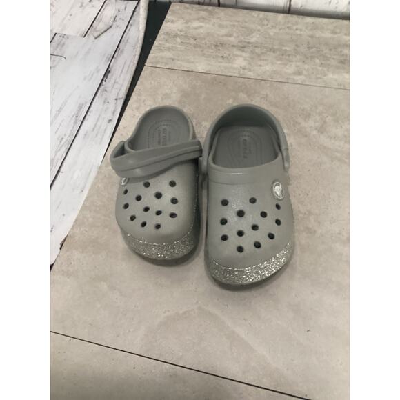 NEW Crocs Size Toddler C8 Classic Glitter Lined Clog - Gray For Boy - Picture 1 of 4